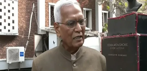 क्या चुनाव आयोग को मतदाता सूची पुनरीक्षण (एसआईआर) पर उठ रहे सवालों के जवाब देने चाहिए?