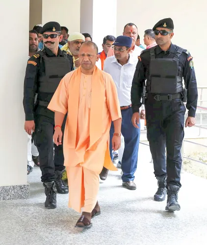 सीतापुर में भयंकर अग्निकांड: सीएम योगी ने दी राहत की त्वरित सहायता