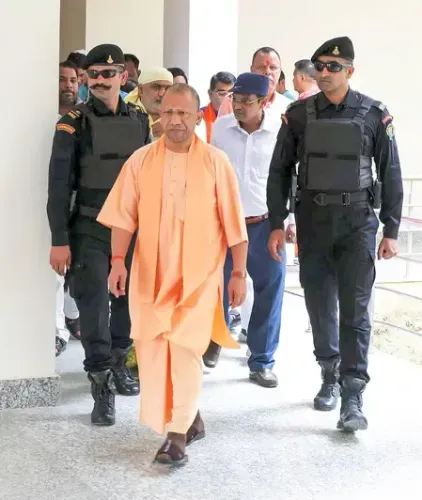 सीतापुर में भयंकर अग्निकांड: सीएम योगी ने दी राहत की त्वरित सहायता