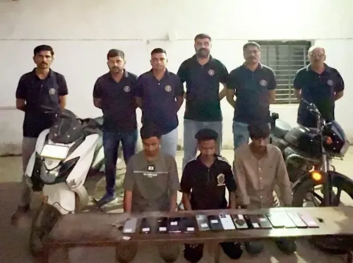 Ahmedabad gang arrested for snatching phones, using stored card details for online fraud