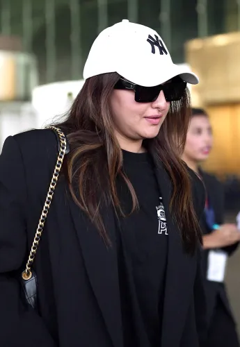 Sonakshi Sinha Ditches Diet for Aamras-Puri in Viral Post