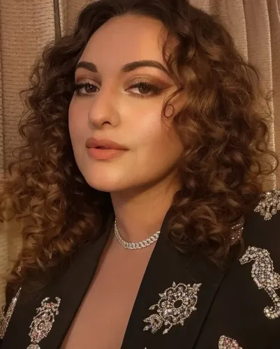 Did Sonakshi Sinha Just Bring Back Retro Vibes with This Throwback Pic Featuring Shaheen Bhatt & Anushka Ranjan?