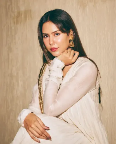 How Sonam Bajwa Overcame Nerves to Shine in Her First Live Award Show Performance