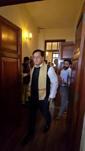 Sonowal Reviews JNPA Operations, Targets Export Efficiency