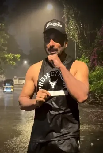 Sonu Sood embraces Mumbai's first rain, urges fans to relive childhood