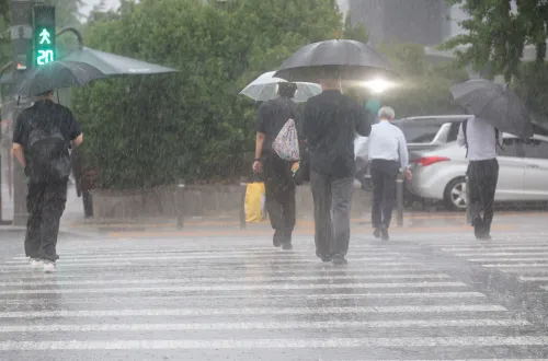 What Caused Heavy Rain to Flood Parts of Seoul After Record Heat?