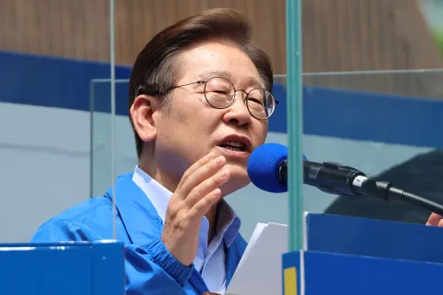 Will Lee Secure Support from Centre-Right Politicians While Kim Pursues Candidacy Merger?