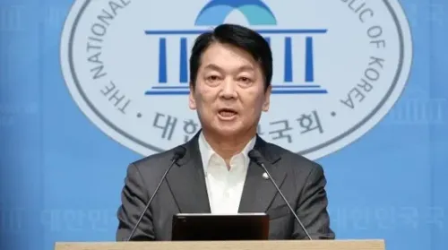 Why is the Head of the Innovation Committee Resigning in South Korea's Opposition Party?