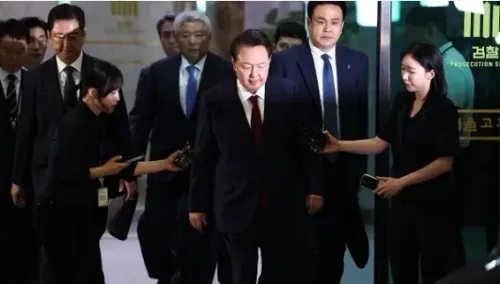 Will South Korea's Special Counsel Accept Ex-Prez Yoon's Request to Delay Martial Law Questioning?