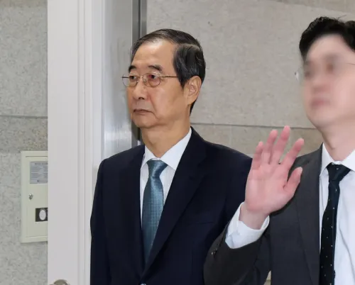 Did a South Korean court permit the airing of CCTV footage featuring ex-PM Han Duck-soo at the presidential office?