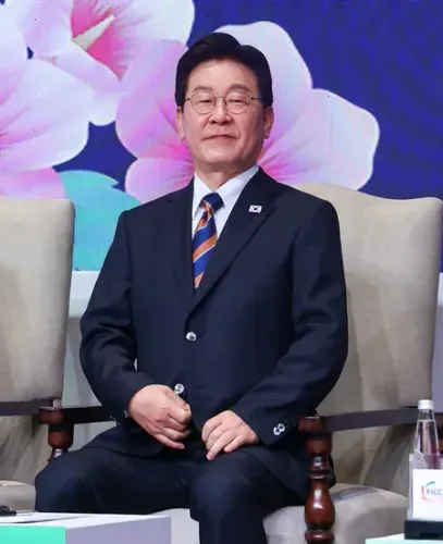 South Korean President Lee Jae Myung lands in Frankfurt on final leg of 5-nation tour