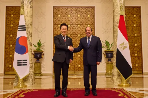How did South Korean President Lee and Egyptian counterpart El-Sisi agree to enhance regional peace cooperation?