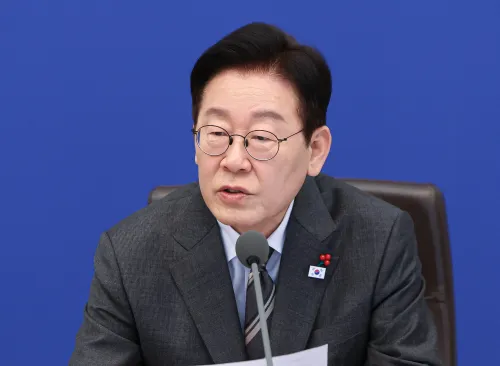 Is South Korean President Lee's Approval Rating Falling?