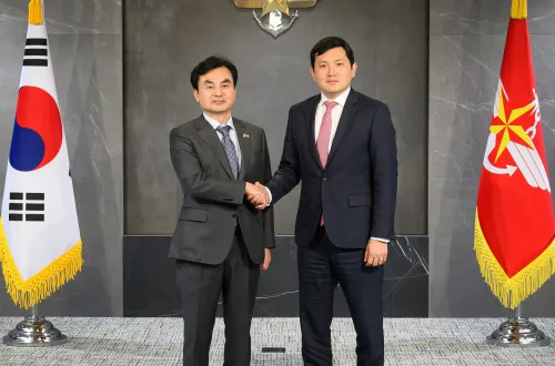 How is South Korea's Defence Chief Advancing Alliance with US Envoy?