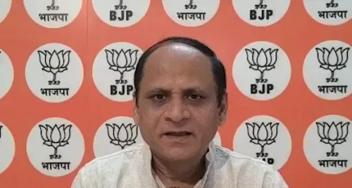 सपा इंटरनल सर्वे में 70 सीटों पर सिमटी, कांग्रेस गठबंधन से पीछे हट रही: BJP नेता दिनेश प्रताप सिंह
