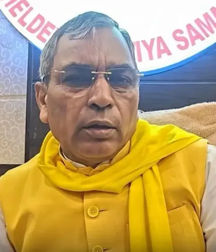 क्या सपा सांसद बीरेंद्र सिंह वास्तव में रामदरबार के पक्ष में रहे हैं?