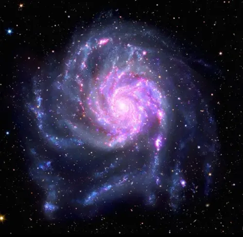 नासा ने दिखाई पिनव्हील गैलेक्सी की बैंगनी आभा, 1 ट्रिलियन तारों से भरे M-101 की अद्भुत तस्वीर