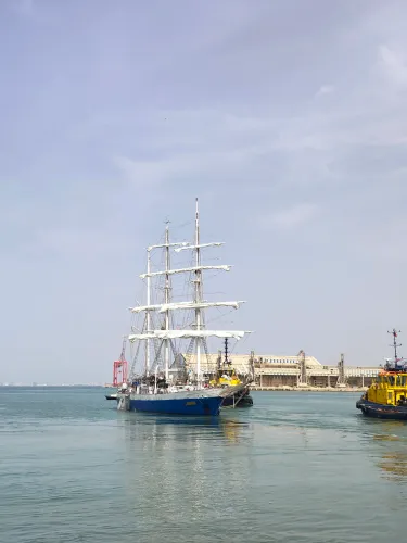 आईएनएस 'सुदर्शनी': भारतीय नौसेना का विशेष पोत स्पेन की तरफ बढ़ा