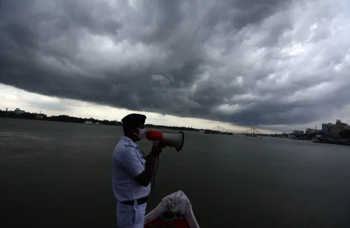 Kolkata's Temperature Drops by 5 Degrees as Squall Hits; Further Thunderstorms Expected