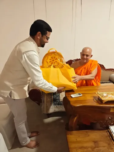 पिच्चा मल पूजावा समारोह में भारत के उप उच्चायुक्त ने अनुराधापुरा में जय श्री महा बोधि वृक्ष पर अर्पित किए पुष्प