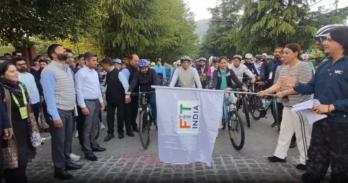 फिट इंडिया संदेश: डल झील किनारे 'संडे ऑन साइकिल', मांडविया बोले — स्वस्थ नागरिक से बनेगा विकसित भारत