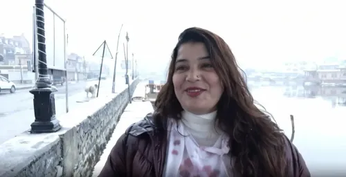 क्या श्रीनगर में बर्फबारी के चलते पर्यटकों की भीड़ बढ़ रही है?