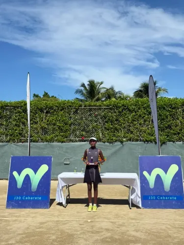 How Did Srishti Kiran Achieve Three Titles in the Dominican Republic?