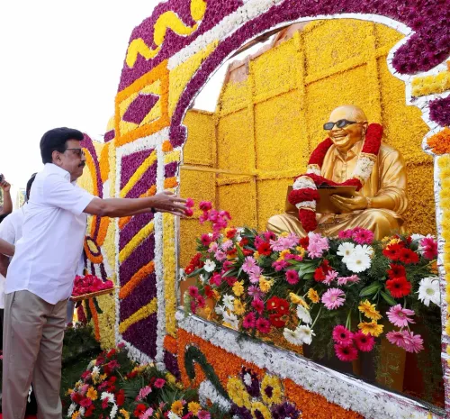 Stalin marks Karunanidhi birth anniversary with #KalaignarForever
