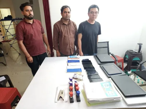 नोएडा STF का बड़ा एक्शन: चीनी नागरिक समेत तीन गिरफ्तार, शेल कंपनियों से हवाला-मनी लॉन्ड्रिंग नेटवर्क ध्वस्त