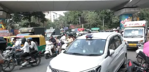 Stones pelted at bus carrying CJP detainees in Delhi's Jhandewalan