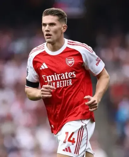 Could Striker Viktor Gyokeres Signal the End of Arsenal's Title Drought in the Premier League This Season?