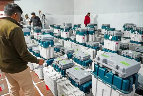 केरल निर्वाचन कार्यालय का सख्त निर्देश: स्ट्रॉन्ग रूम खोलने पर पूर्ण प्रतिबंध