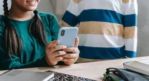 Study Reveals Link Between Excessive Screen Time and Sleep Issues, Depression in Girls