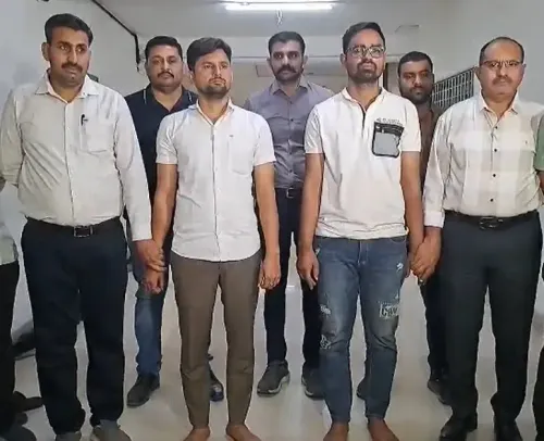 क्या सूरत में आम आदमी पार्टी के युवा महामंत्री और उनके साथी रिश्वतखोरी के आरोप में गिरफ्तार हुए?