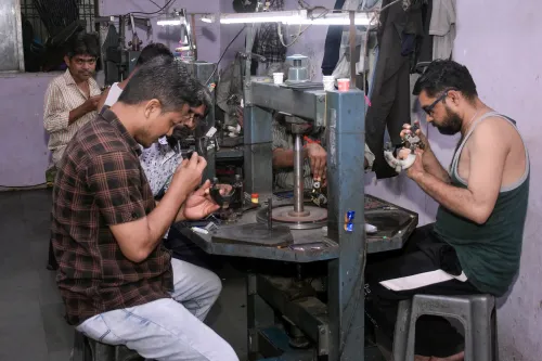 How has Surat become a 'Global Trade Hub' with $10.55 bn in exports?