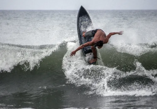 क्या सर्फिंग एक रोमांचक वाटर स्पोर्ट्स है, जिसने ओलंपिक में भी जगह बनाई?