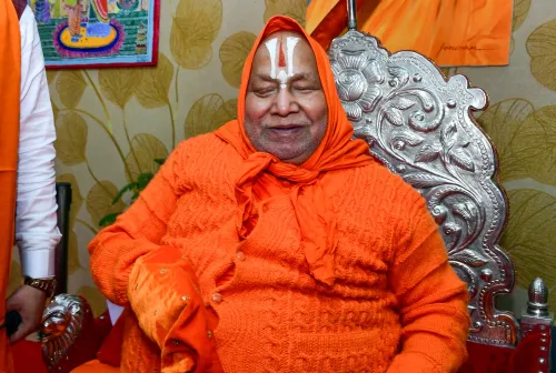क्या स्वामी रामभद्राचार्य के बयान से संत समाज नाराज है?
