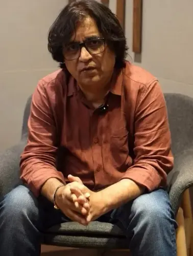 ‘सुपर डूपर’ का गाना ‘अंगाई’ मेरे लिए बेहद खास :  स्वानंद किरकिरे 