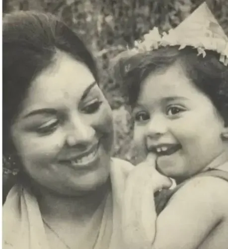 स्वास्थ्य की चुनौतियों के बावजूद 'स्वैग' में हीरू जौहर, बेटे करण ने साझा किया मां का जिंदादिली का राज