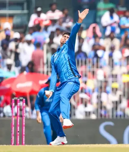How Did Mujeeb's Tricks in Powerplay Challenge Santner?