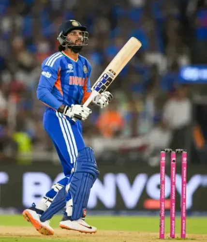 India Dominates T20 World Cup Final with 255/5 Against New Zealand