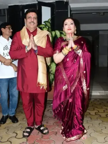 तलाक की खबरों के बीच गोविंदा ने पत्नी सुनीता संग सेलिब्रेट की गणेश चतुर्थी