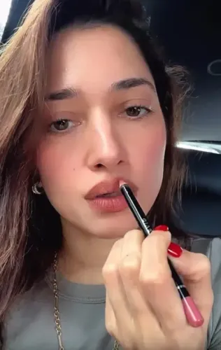 Did Tamannaah Bhatia Just Show Off Her Makeup Skills in Traffic?