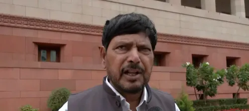 रामदास आठवले का बयान: तमिलनाडु में डीएमके की सरकार को गिराना है