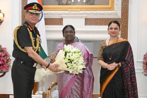 थलसेना प्रमुख जनरल धीरज सेठ ने राष्ट्रपति द्रौपदी मुर्मु से की शिष्टाचार भेंट, 'विजय' दृष्टिकोण पर चर्चा