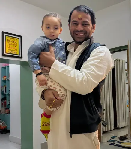 Did Tej Pratap Yadav Extend a Dahi-Chura Invitation to Lalu, Rabri, and Tejashwi?