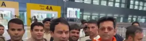 Could the Tej Pratap–Ravi Kishan Meeting at Patna Airport Indicate Political Shifts?