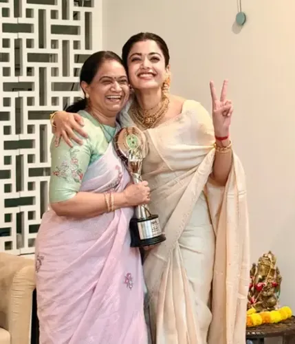 तेलंगाना गद्दर फिल्म अवॉर्ड्स में रश्मिका का जलवा, राज्य स्तर का सम्मान पाकर हुईं भावुक