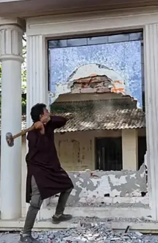 Is Terrorism on the Rise in Dhaka? HUJI's Revival, ISI Meetings, and Jamaat's Support Alarm India