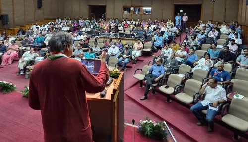 Tharoor Addresses SCTIMST T-RIC Conclave on Research Impact